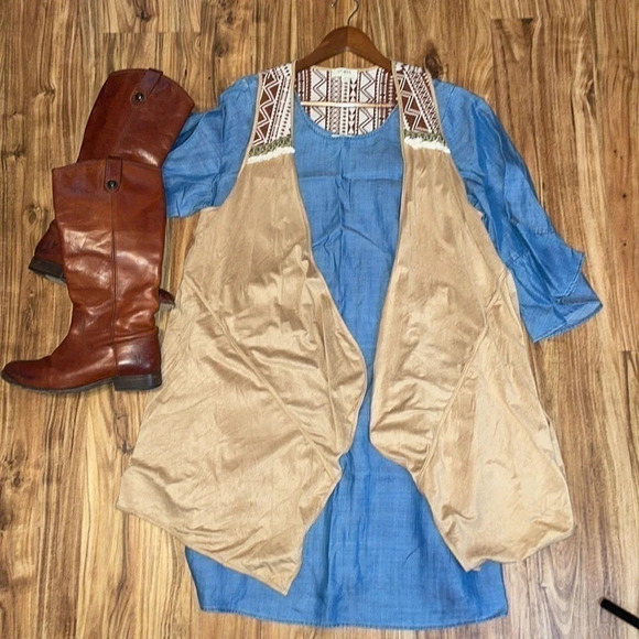 Umgee womens Vest Medium Suede Western tapestry open front suede country pattern - Picture 4 of 7